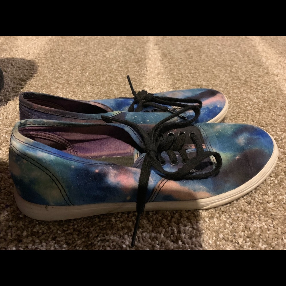 Vans - Picture 2 of 2